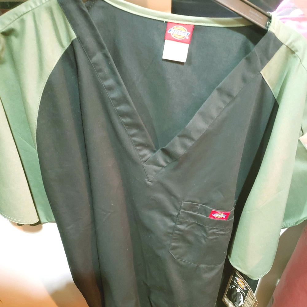 MEN'S DICKIES 4 XL BRAND NEW SCRUB TOP